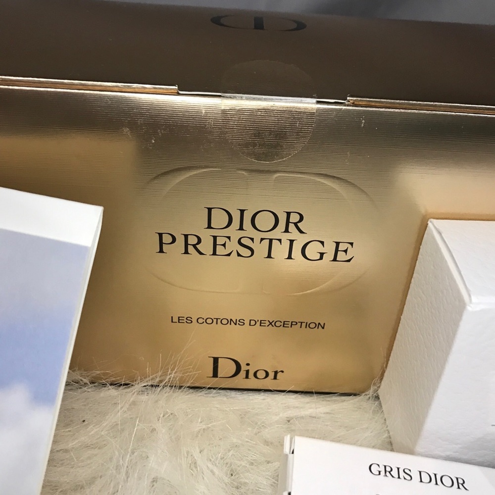 Dior Prestige Exceptional Cotton Pads w/ Perfume & Lip Samples and Dust Bag - Picture 9 of 12